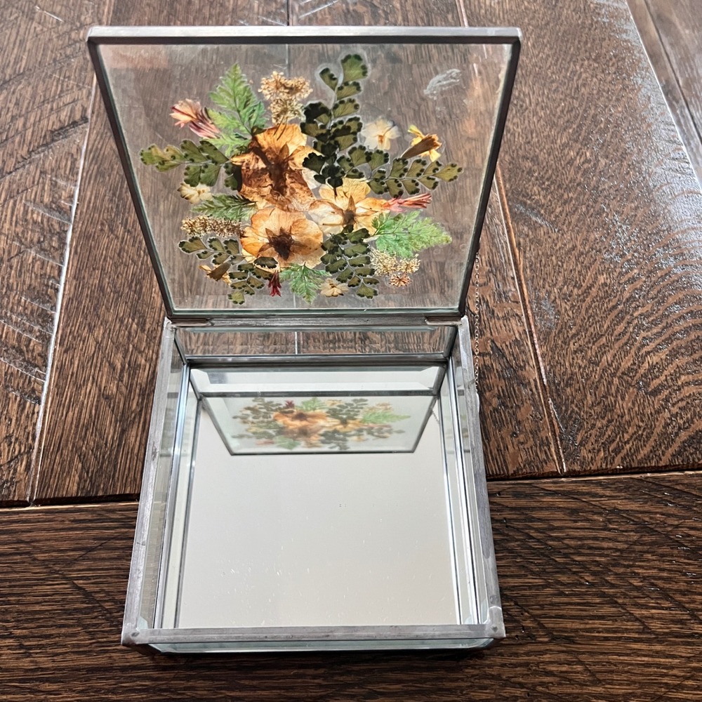 Vintage Pressed Flower Glass Trinket Box Mirrored Bottom Silver Frame Hinged - Picture 3 of 6